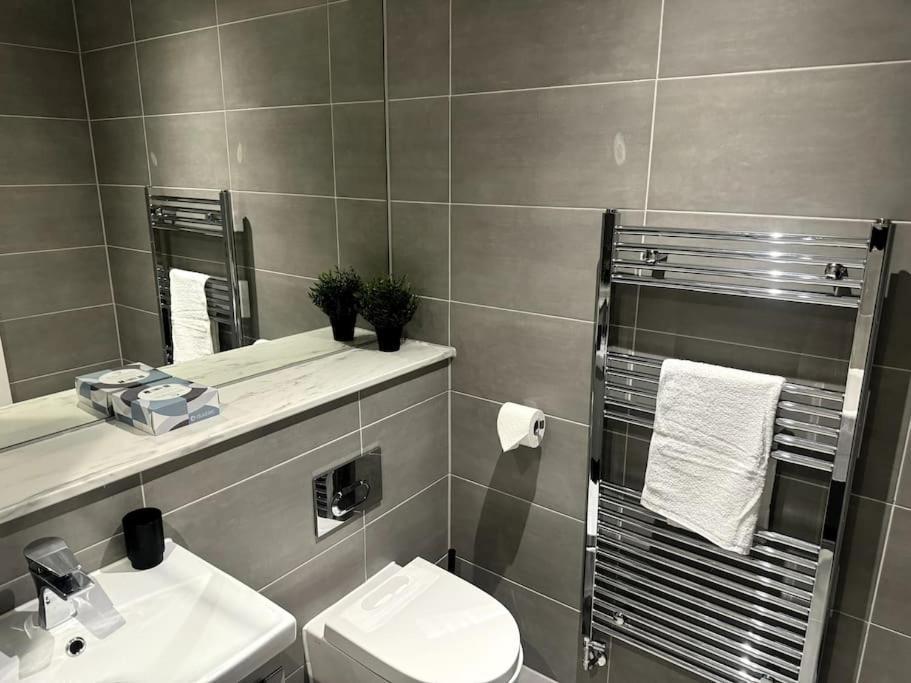 Luxury Oaks Suite, Free Private Parking, 2 Bed 2 Bathroom Apartment, Central Solihull Birmingham Exteriér fotografie