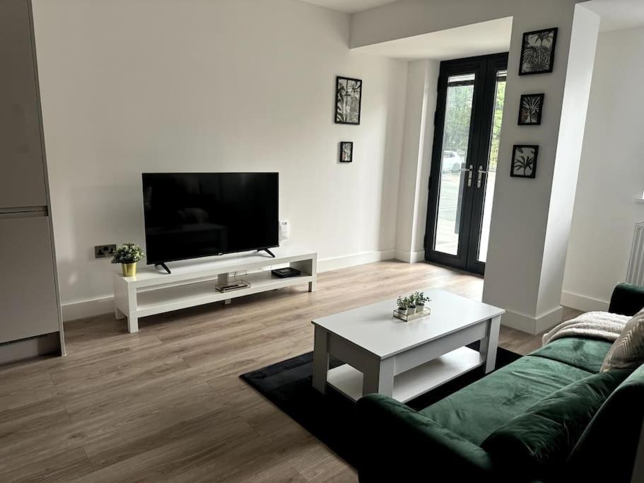 Luxury Oaks Suite, Free Private Parking, 2 Bed 2 Bathroom Apartment, Central Solihull Birmingham Exteriér fotografie
