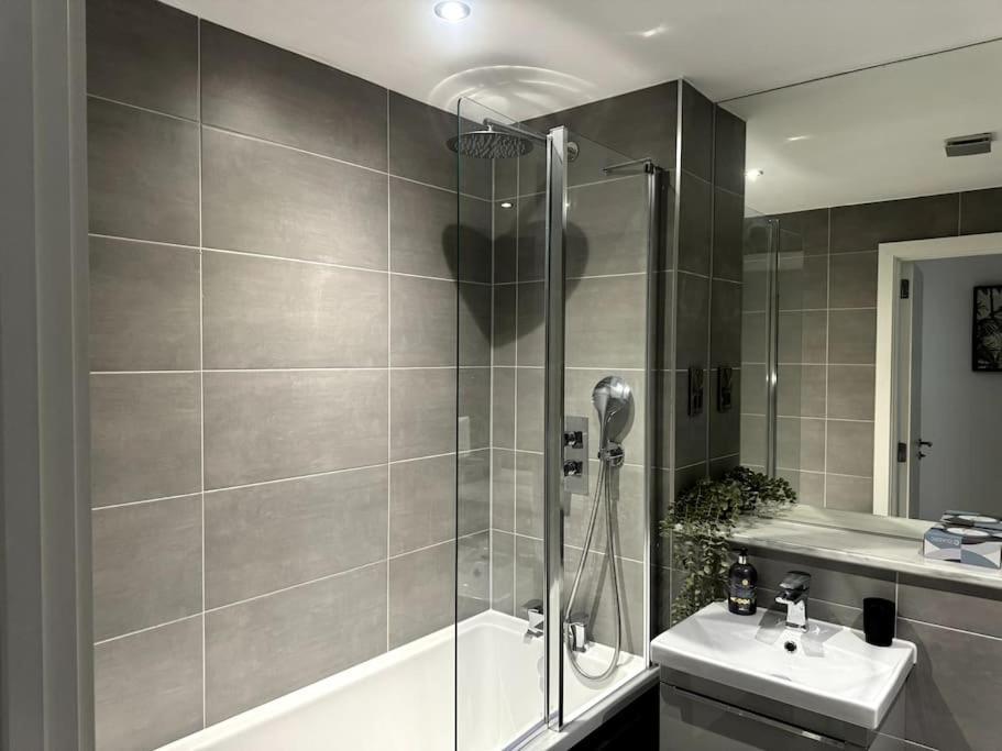 Luxury Oaks Suite, Free Private Parking, 2 Bed 2 Bathroom Apartment, Central Solihull Birmingham Exteriér fotografie