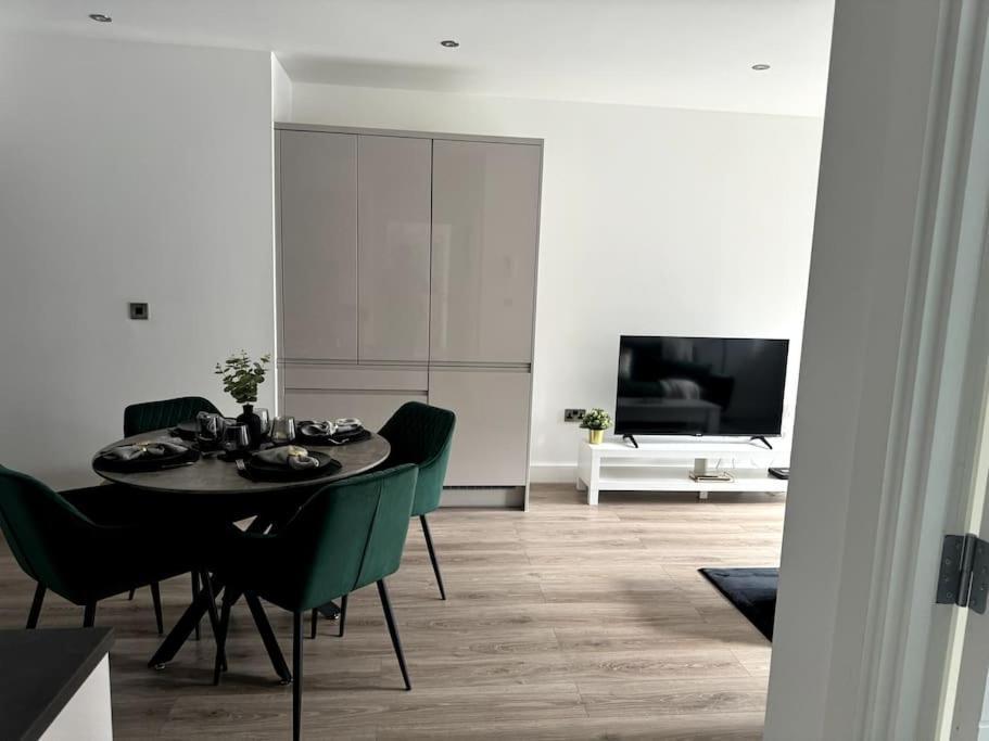 Luxury Oaks Suite, Free Private Parking, 2 Bed 2 Bathroom Apartment, Central Solihull Birmingham Exteriér fotografie