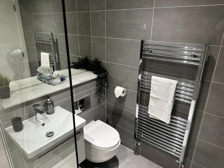 Luxury Oaks Suite, Free Private Parking, 2 Bed 2 Bathroom Apartment, Central Solihull Birmingham Exteriér fotografie