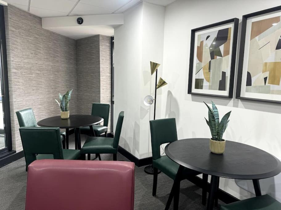 Luxury Oaks Suite, Free Private Parking, 2 Bed 2 Bathroom Apartment, Central Solihull Birmingham Exteriér fotografie