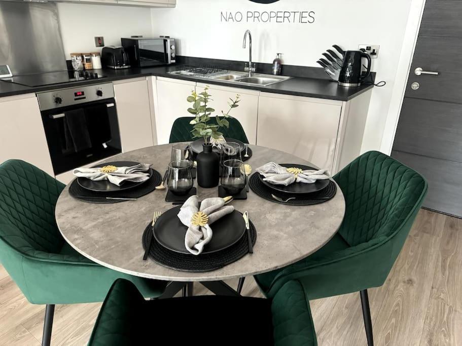 Luxury Oaks Suite, Free Private Parking, 2 Bed 2 Bathroom Apartment, Central Solihull Birmingham Exteriér fotografie